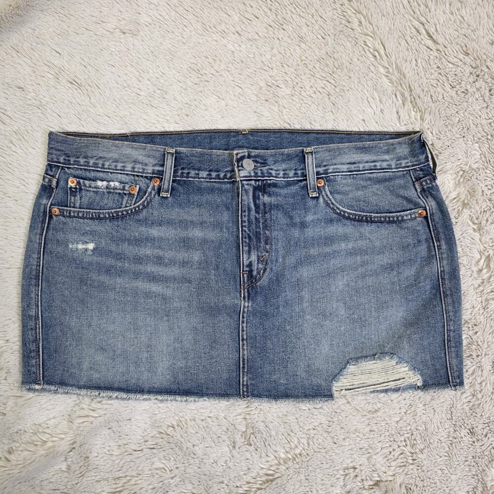 Levis Mini Skirt Distressed Denim Blue Raw Hem Size 32 EUC